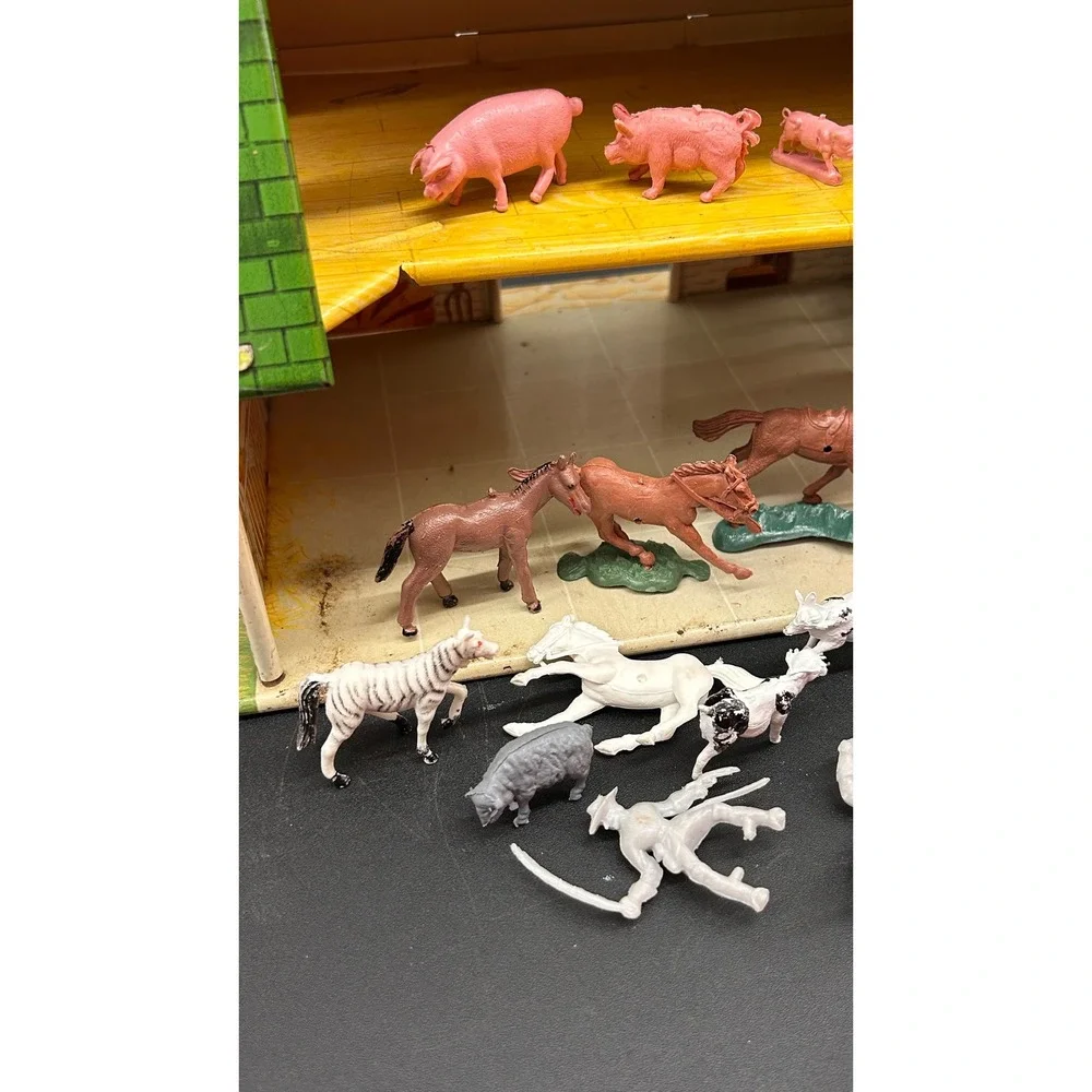 Vintage Ohio Art Lazy-Day Farm Tin Litho Barn with Plastic Animal Figures Set‎